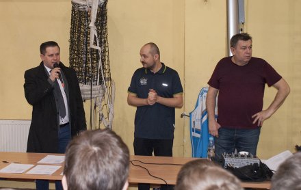 Burmistrz Miasta Tomasz Bujok podczas otwarcia turnieju