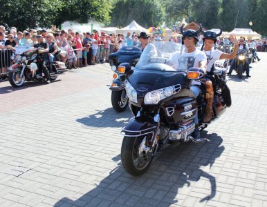 Motocykle podczas parady