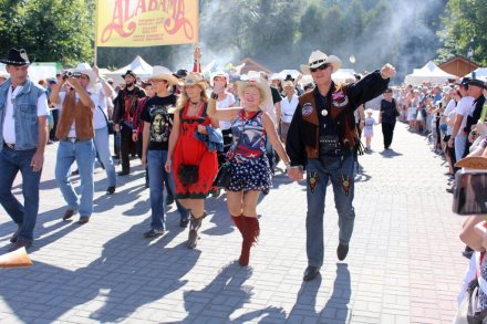 Kowboje podczas parady