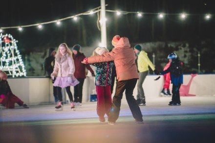 Bal na Sto Par na lodowisku