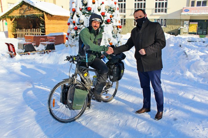 Paweł Małaszko z sekretarzem Sylwestrem Foltynem