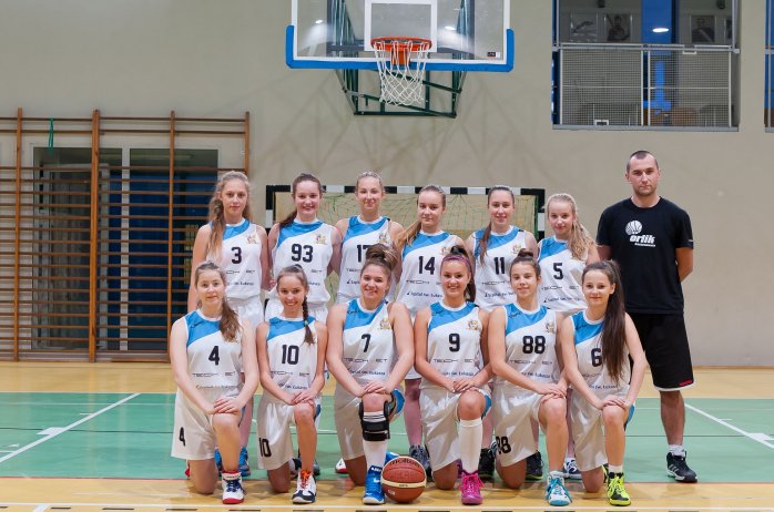 Reprezentacja wiślańskiego Gimnazjum nr 1 w koszykówce dziewcząt