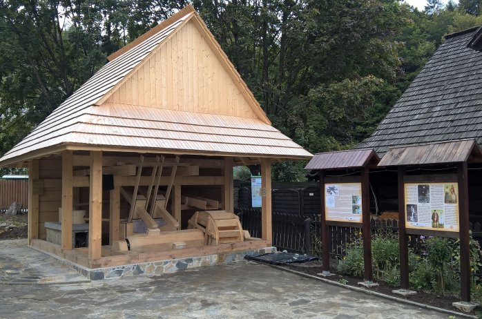 Folusz przy Muzeum Beskidzkim