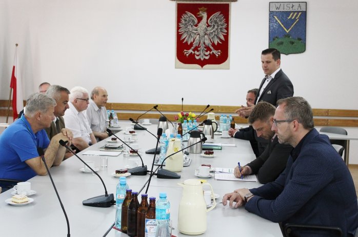 Spotkanie w Urzędzie Miejskim w Wiśle prowadził burmistrz Tomasz Bujok