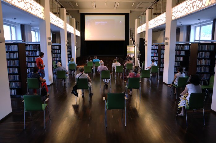 zdjęcie z wykładu w bibliotece