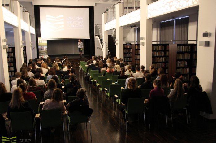 Fragment spotkania w bibliotece