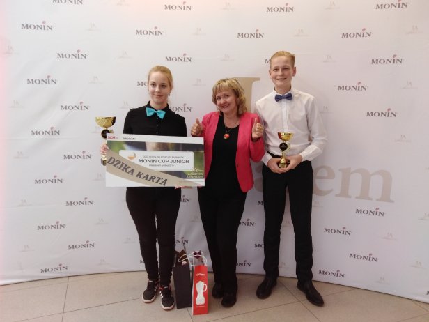 Zawodnicy wraz z opiekunką