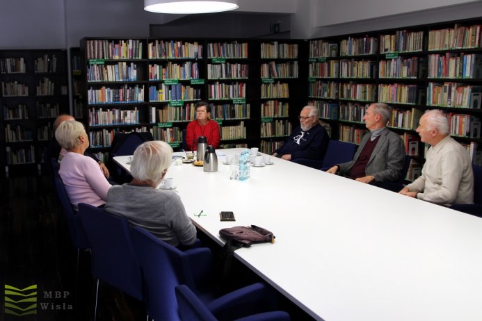 Spotkanie grupy dyskusyjnej w bibliotece