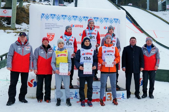 Najlepsi zawodnicy w kategorii Junior B na podium