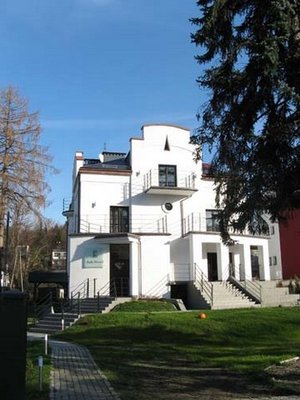 BIAŁY DWOREK