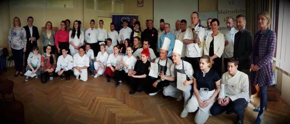 Pamiątkowe zdjęcie uczestników konkursu