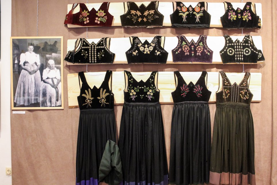 „Haftowany ogród – zdobnictwo na żywotku”