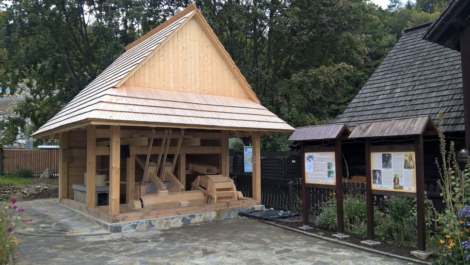 Folusz przy Muzeum Beskidzkim