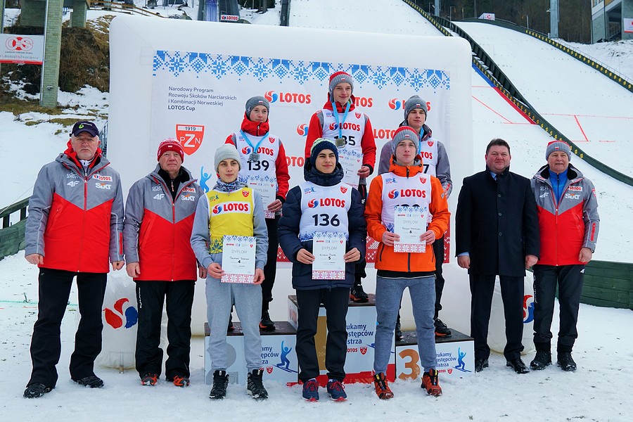 Najlepsi zawodnicy w kategorii Junior B na podium